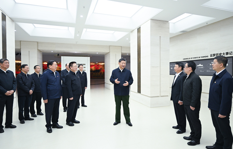 11月4日至6日,中共中央總書記、國家主席、中央軍委主席習(xí)近平在湖北考察。這是4日下午,習(xí)近平在孝感市云夢(mèng)縣博物館考察。